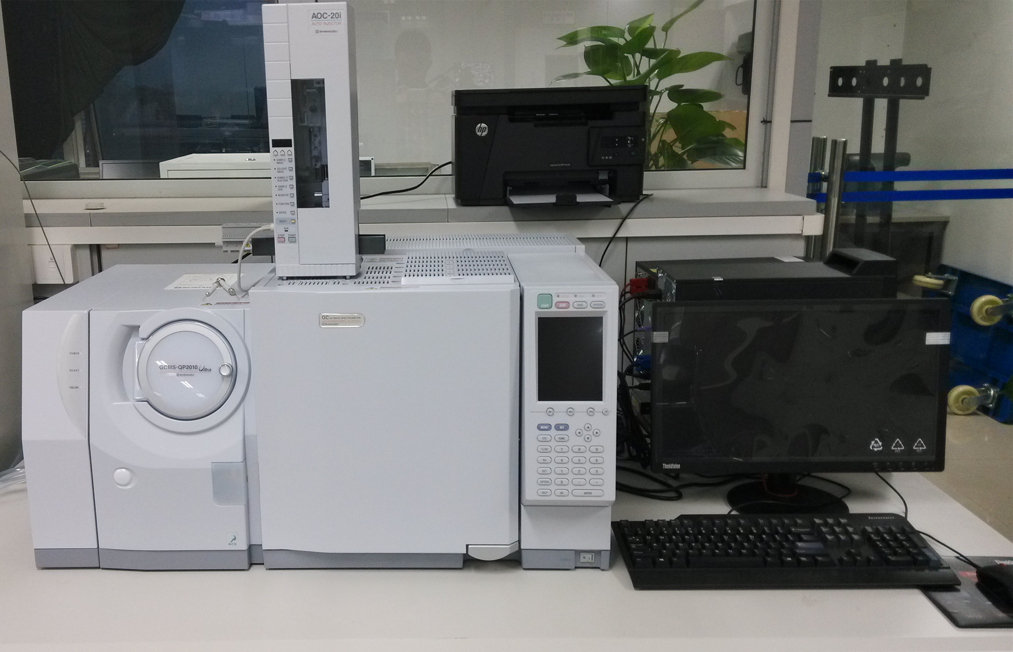 气相色谱质谱联用仪广泛应用于环保行业、电子行业、纺织品行业、石油化工、香精香料行业、医药行业、农业及食品安全等领域;环境中有机污染物分析(空气、水质、土壤中污染分析);农残、兽残、药残分析;香精香料香气成分分析;纺织品行业中的有害物质检测。